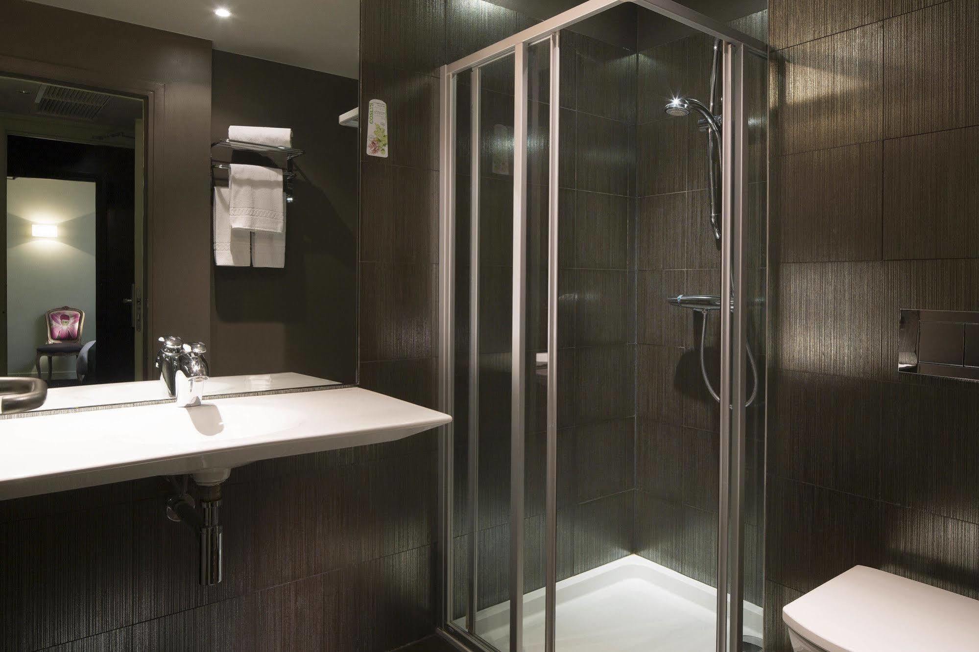 Hotel Le Fabe Париж Екстериор снимка