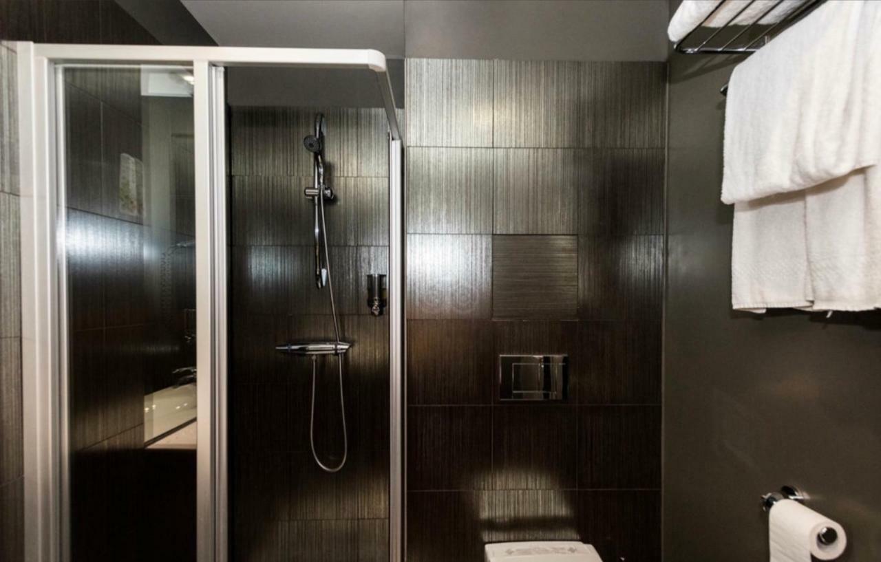 Hotel Le Fabe Париж Екстериор снимка