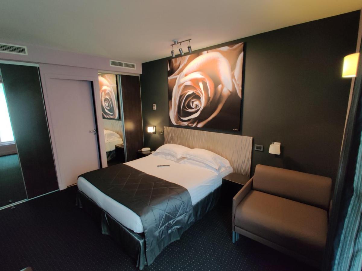 Hotel Le Fabe Париж Екстериор снимка